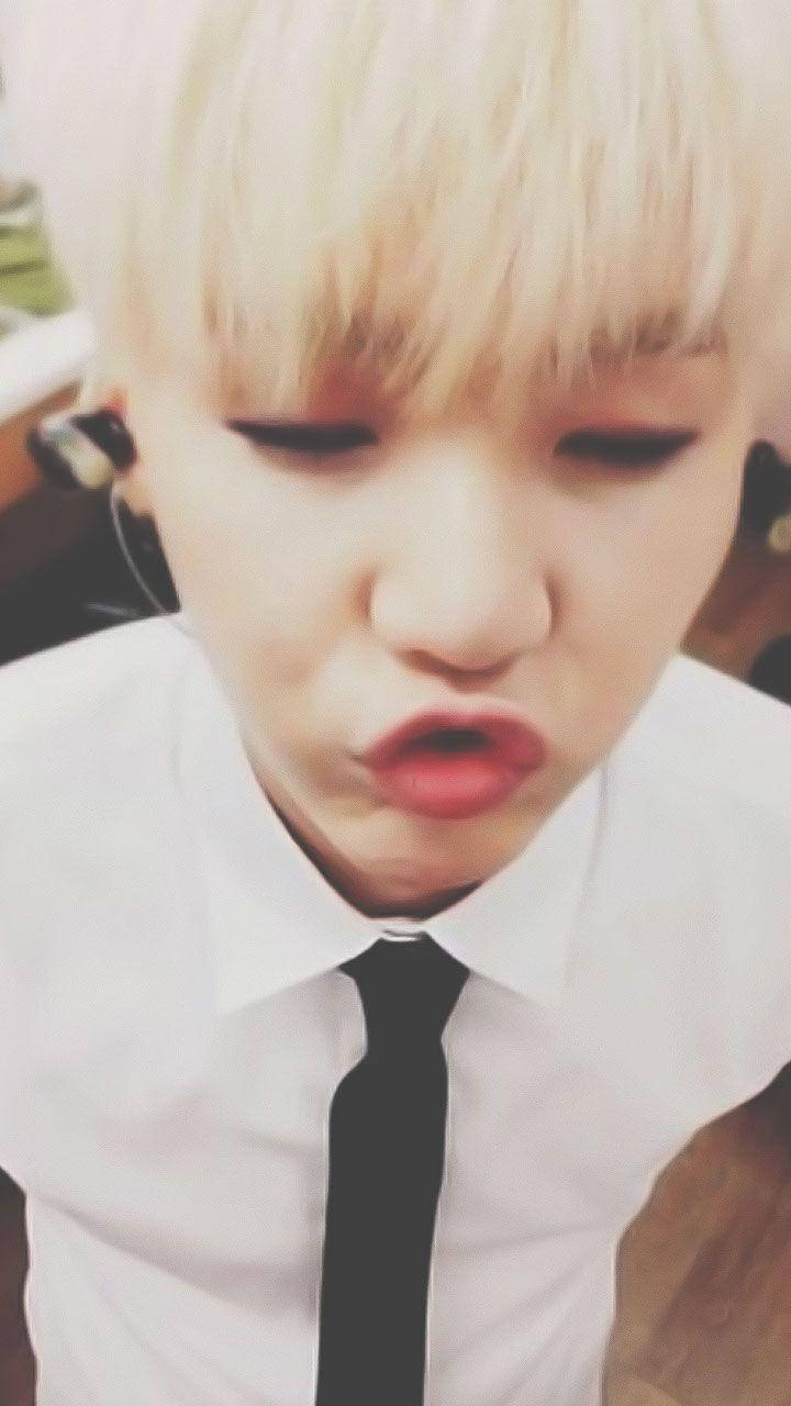 Pouting Suga Bts Wallpaper