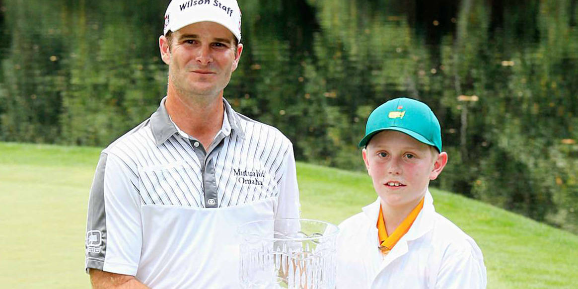 Professional Golfer Kevin Streelman With His Caddie Ethan Couch On The Golf Course. Wallpaper