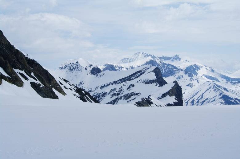 Pure Serenity In White: The Majesty Of A Snow-covered Landscape. Wallpaper