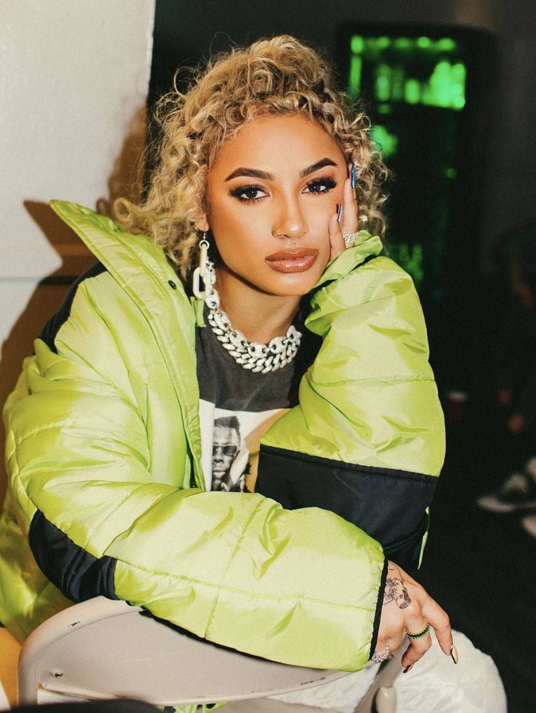 R&b Singer Danileigh Wallpaper