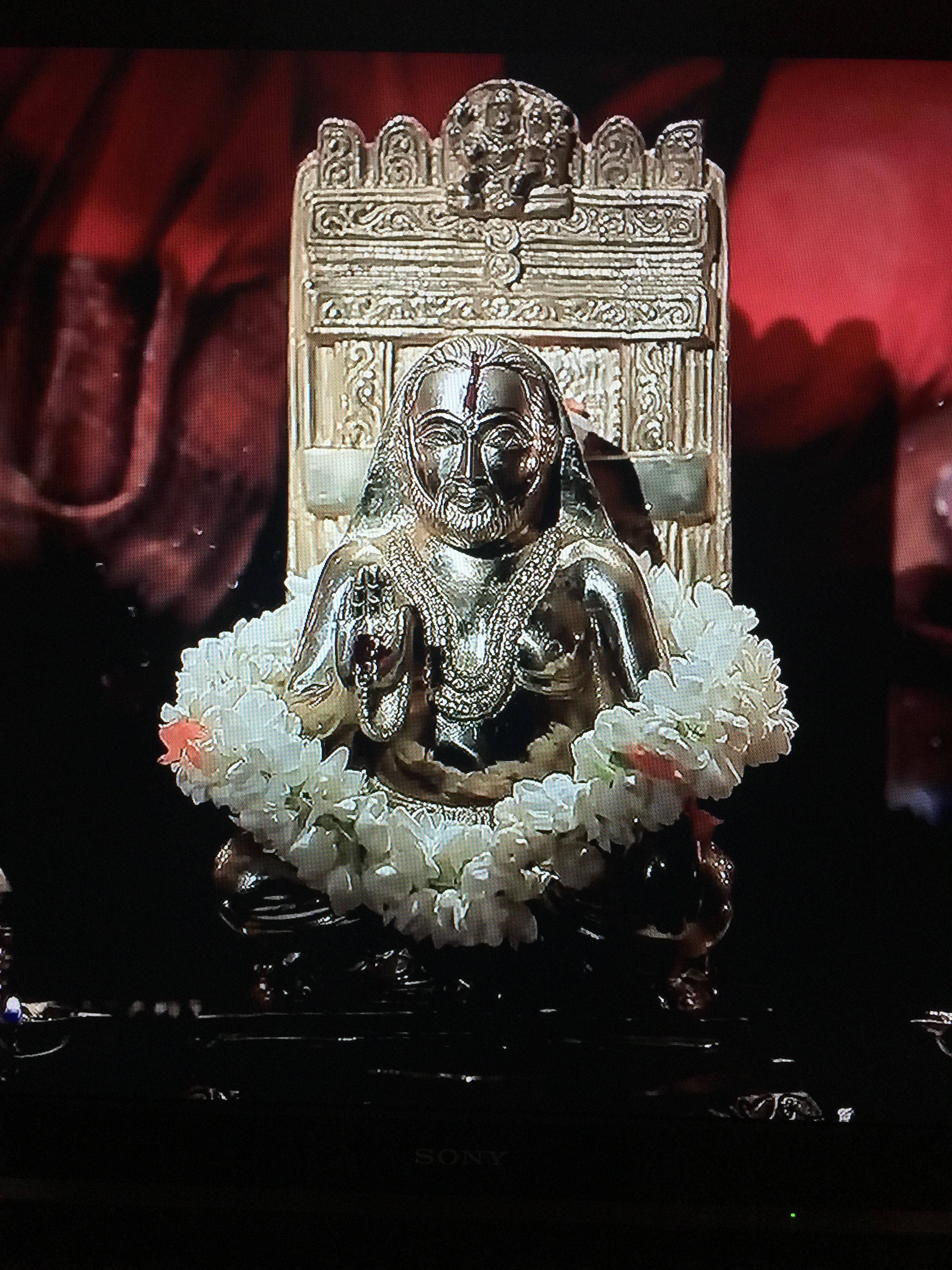 Raghavendra Silver Aesthetic Statue Wallpaper