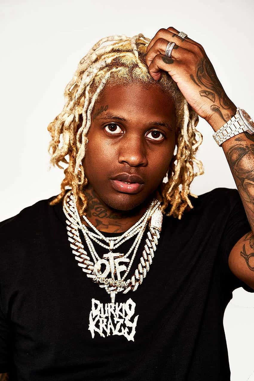 Rapper_with_ Blond_ Dreads_and_ Chains Wallpaper