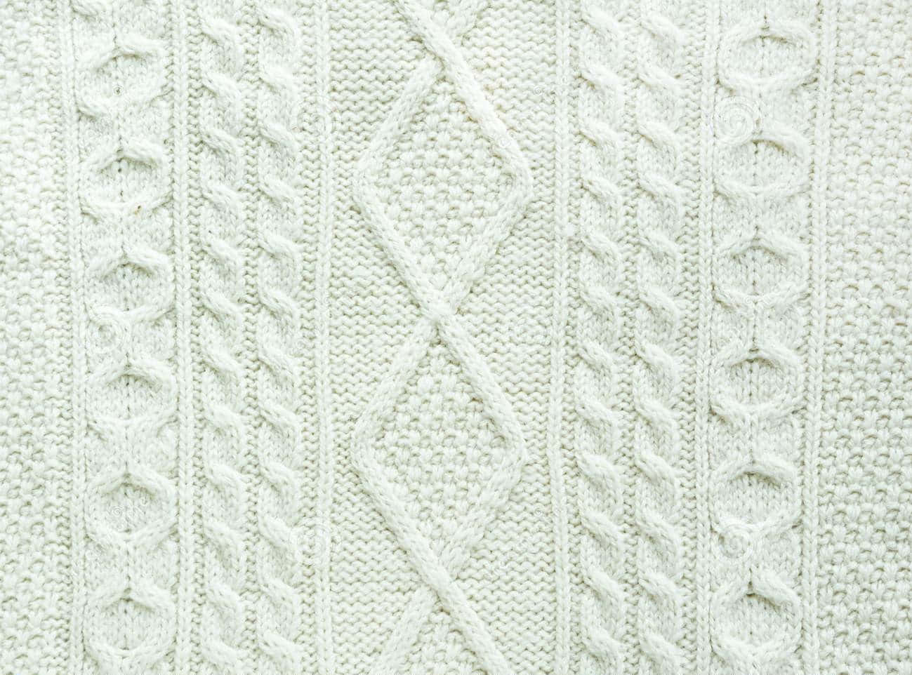 Recurring Diamond Pattern White Knit Sweater Wallpaper