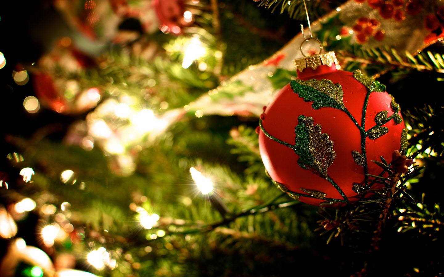 Red Ball Christmas Lights Wallpaper