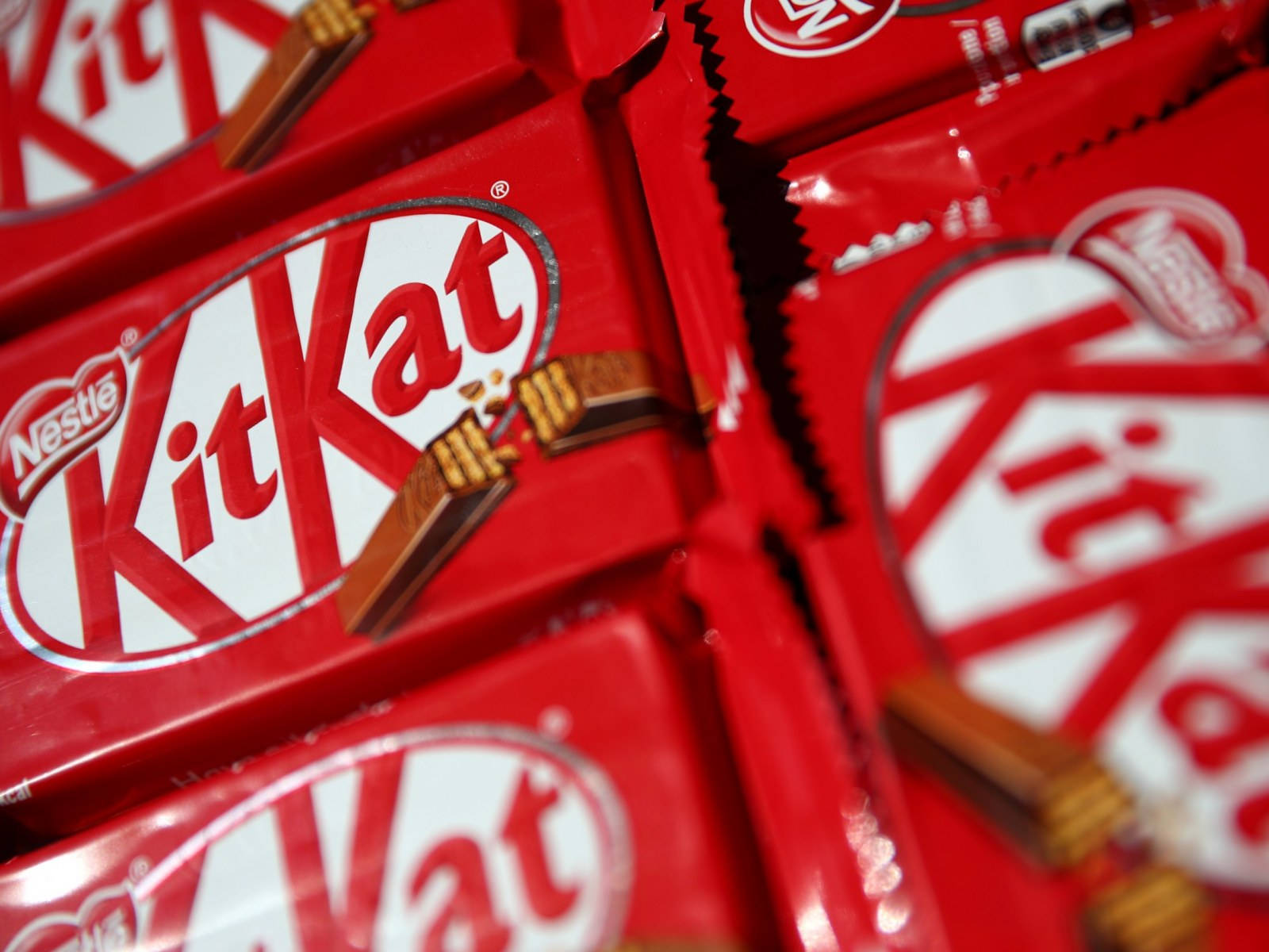 Red Kit Kat Chocolates Wallpaper