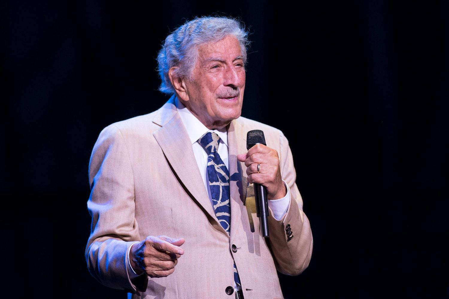 Retired American Actor Tony Bennett Wallpaper