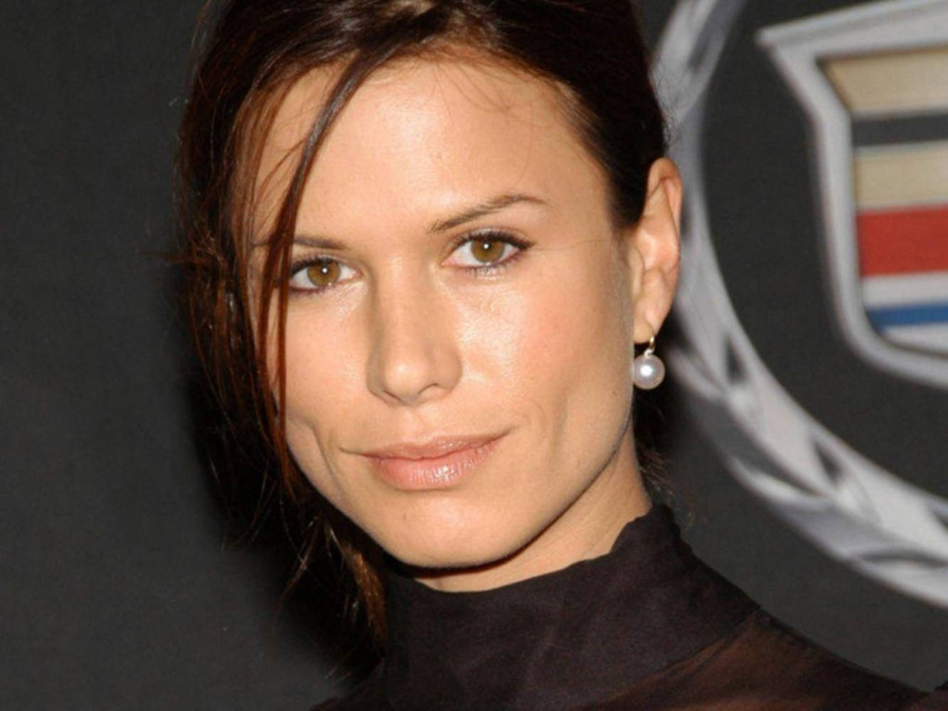 Rhona Mitra Cheek Dimples Wallpaper