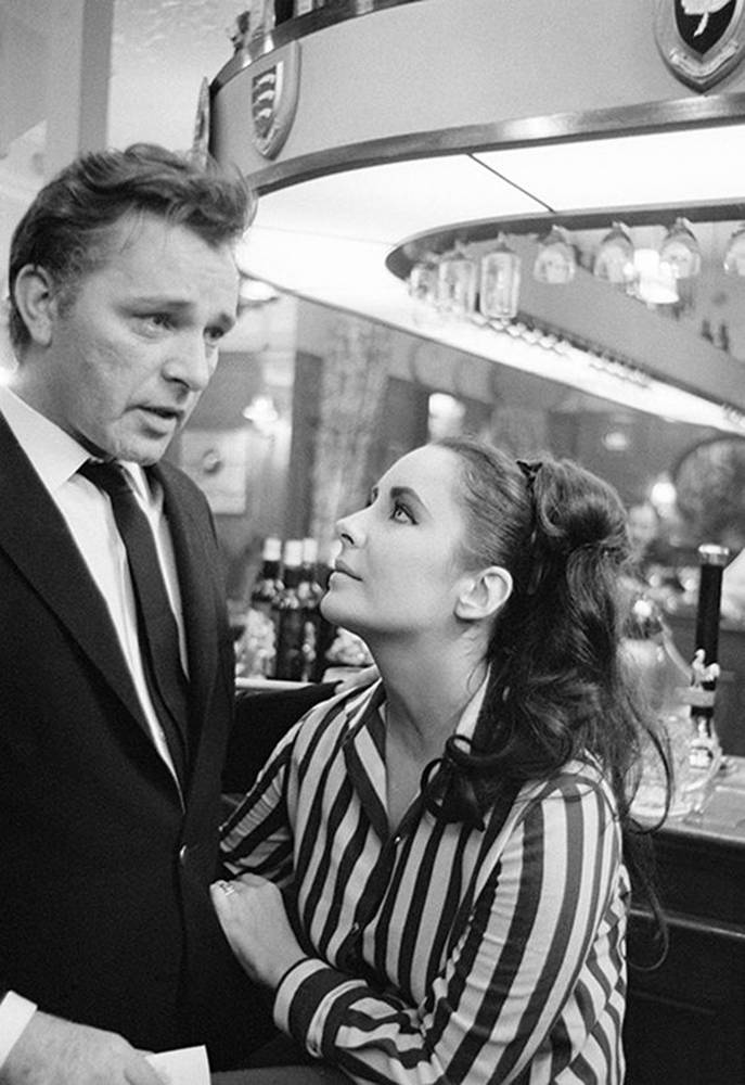 Richard Burton Married To Elizabeth Taylor Wallpaper