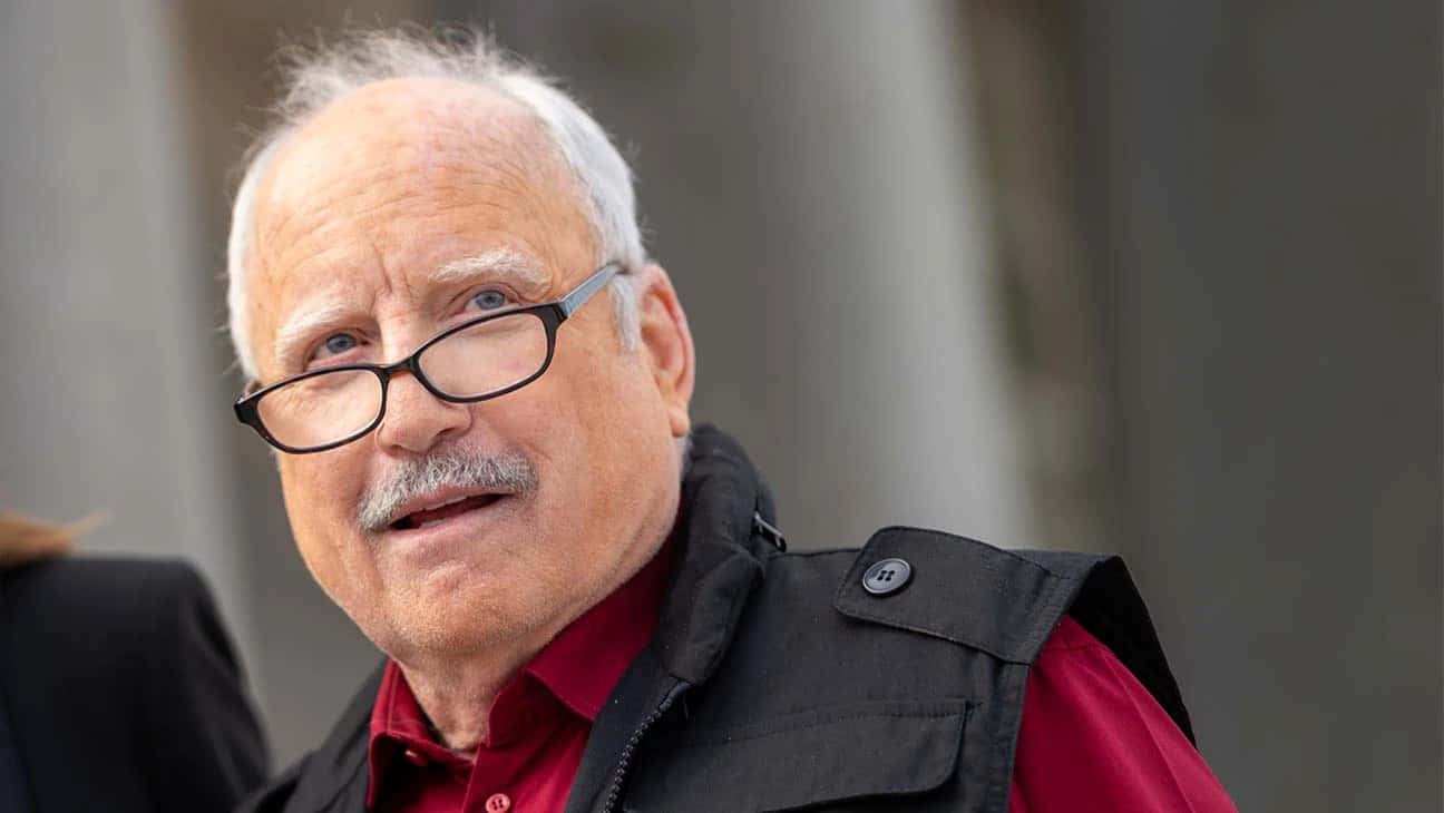 Richard Dreyfuss With Glasses Wallpaper