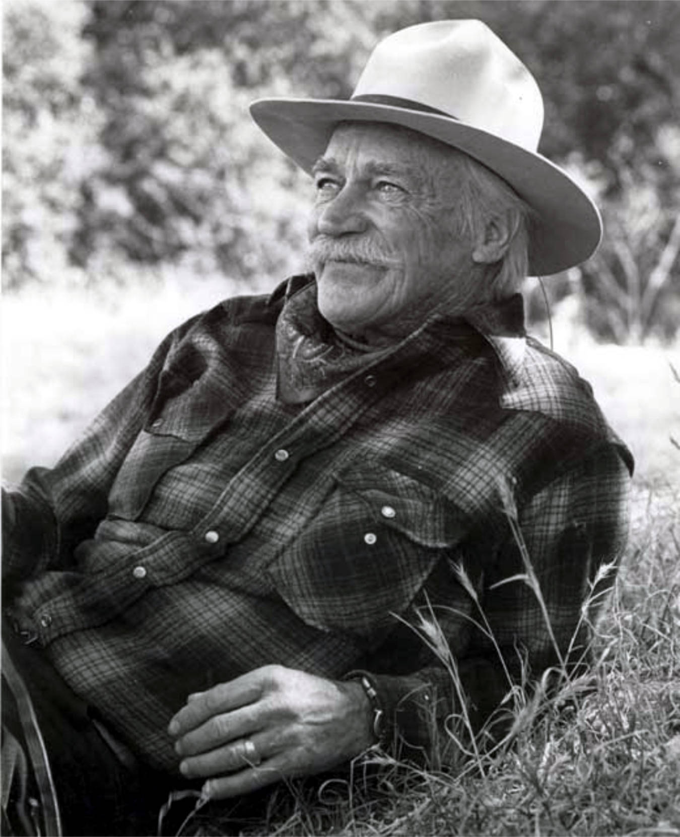 Richard Farnsworth Black And White On Grass Cowboy Wallpaper