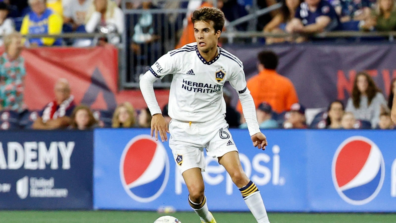 Riqui Puig Soccer La Galaxy New England Revolution Wallpaper