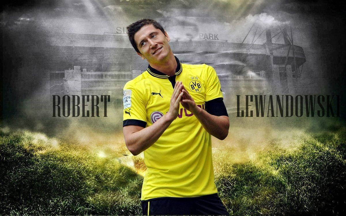 Robert Lewandowski Puma Jersey Wallpaper