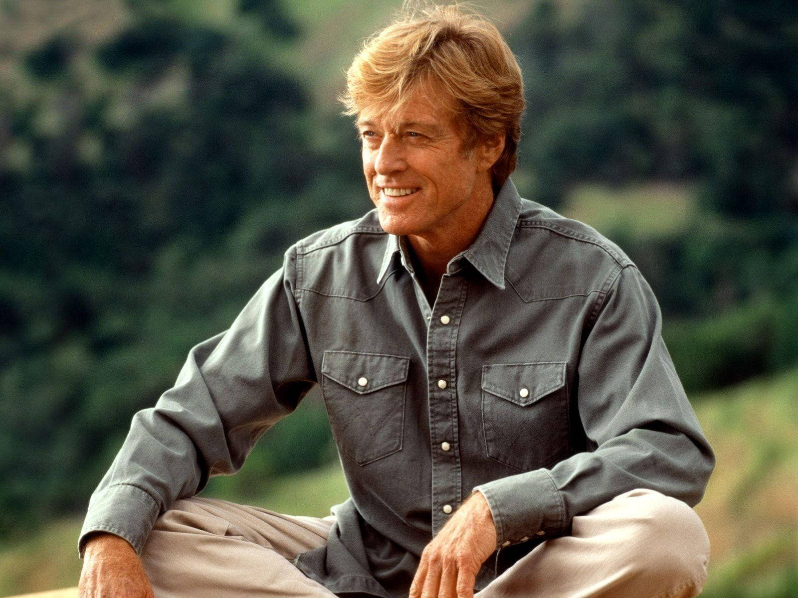 Robert Redford Smiling And Sitting Wallpaper