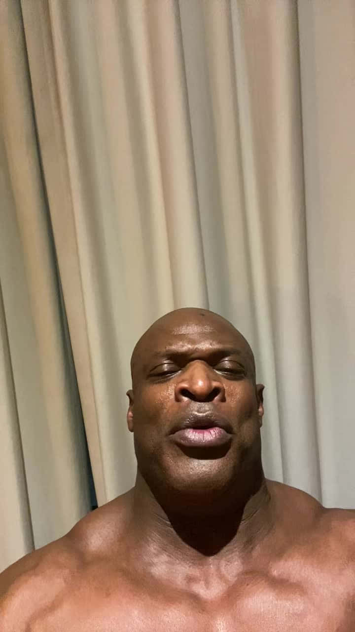 Ronnie Coleman In Selfie Mode Wallpaper