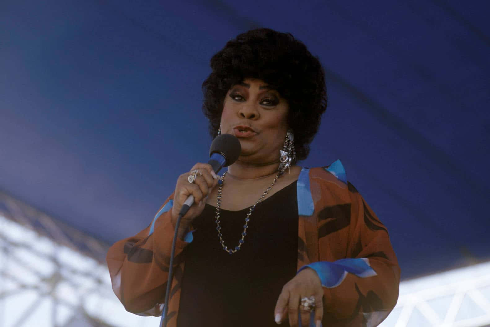 Ruth Brown Singing Performance Wallpaper