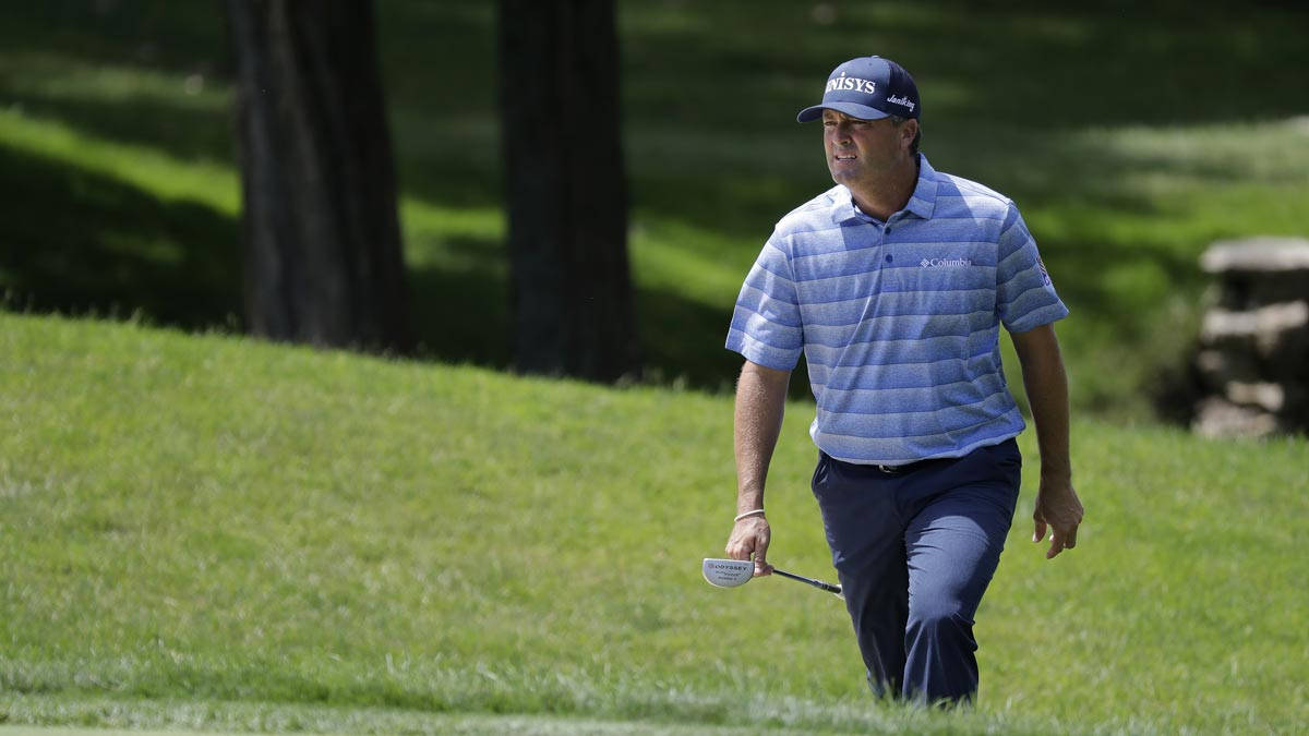 Ryan Palmer Walking Squinting On Course Wallpaper