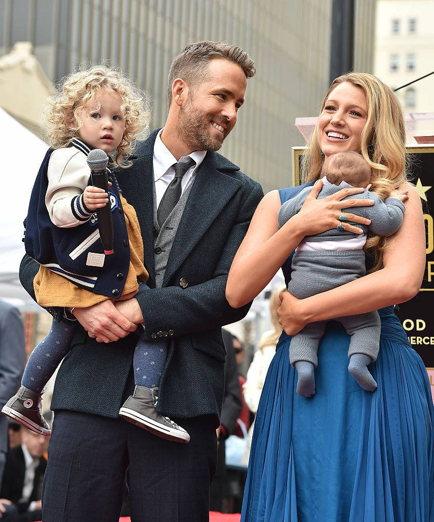 Ryan Reynolds Sweet Family Wallpaper