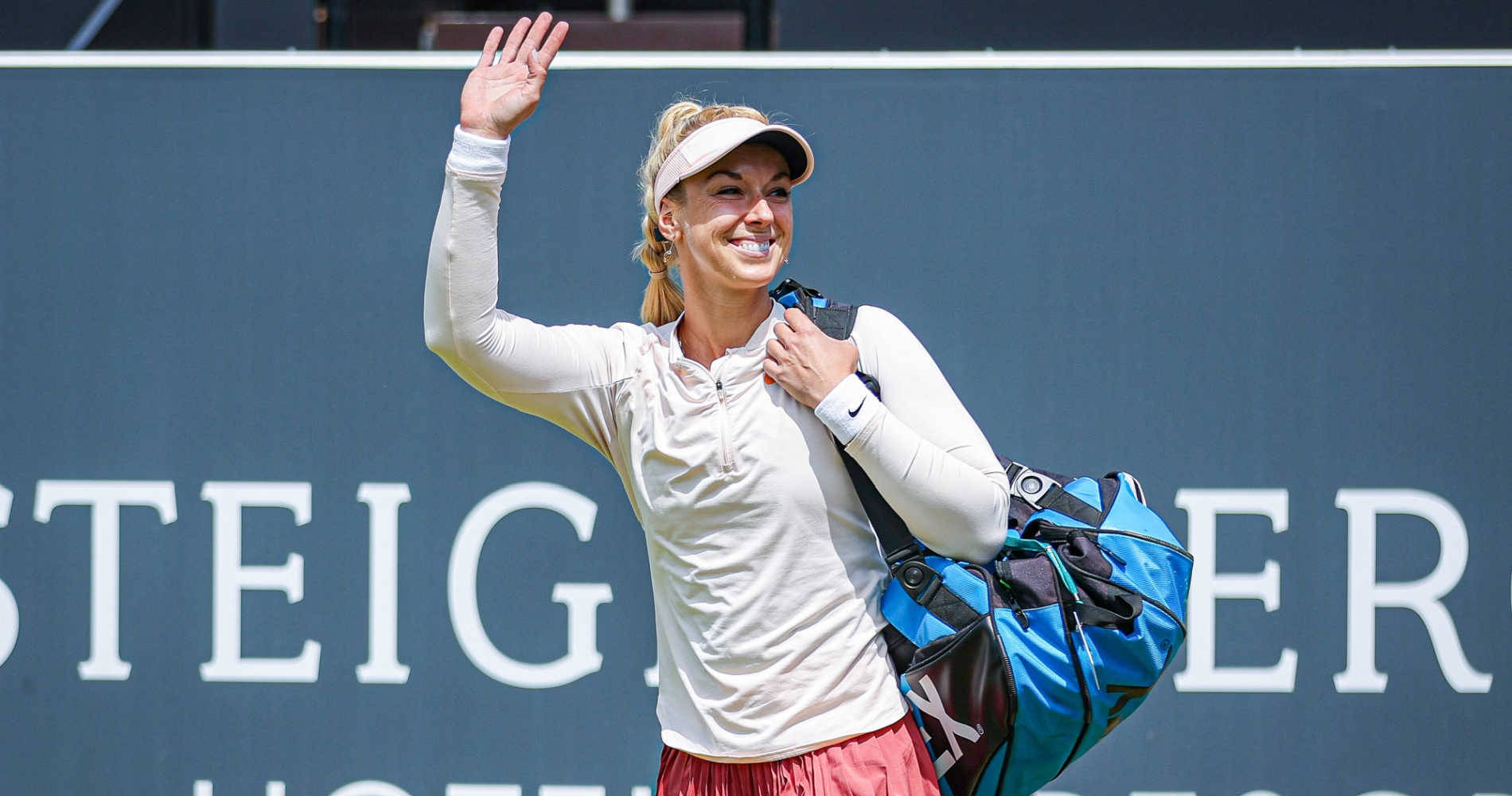 Sabine Lisicki Smiling And Waving Wallpaper