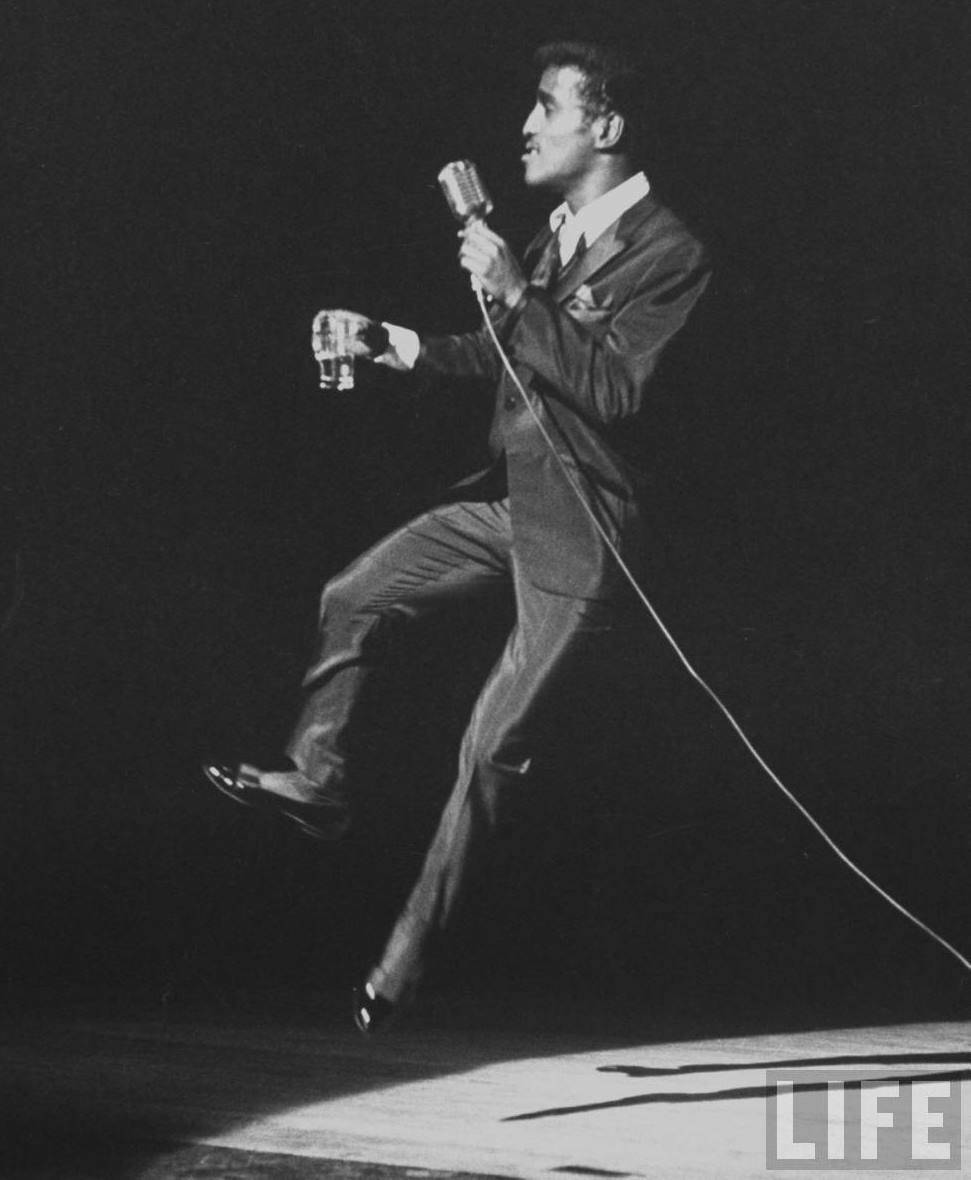 Sammy Davis Jr. Performing At The 1960 Share Benefit For Mental Health Wallpaper