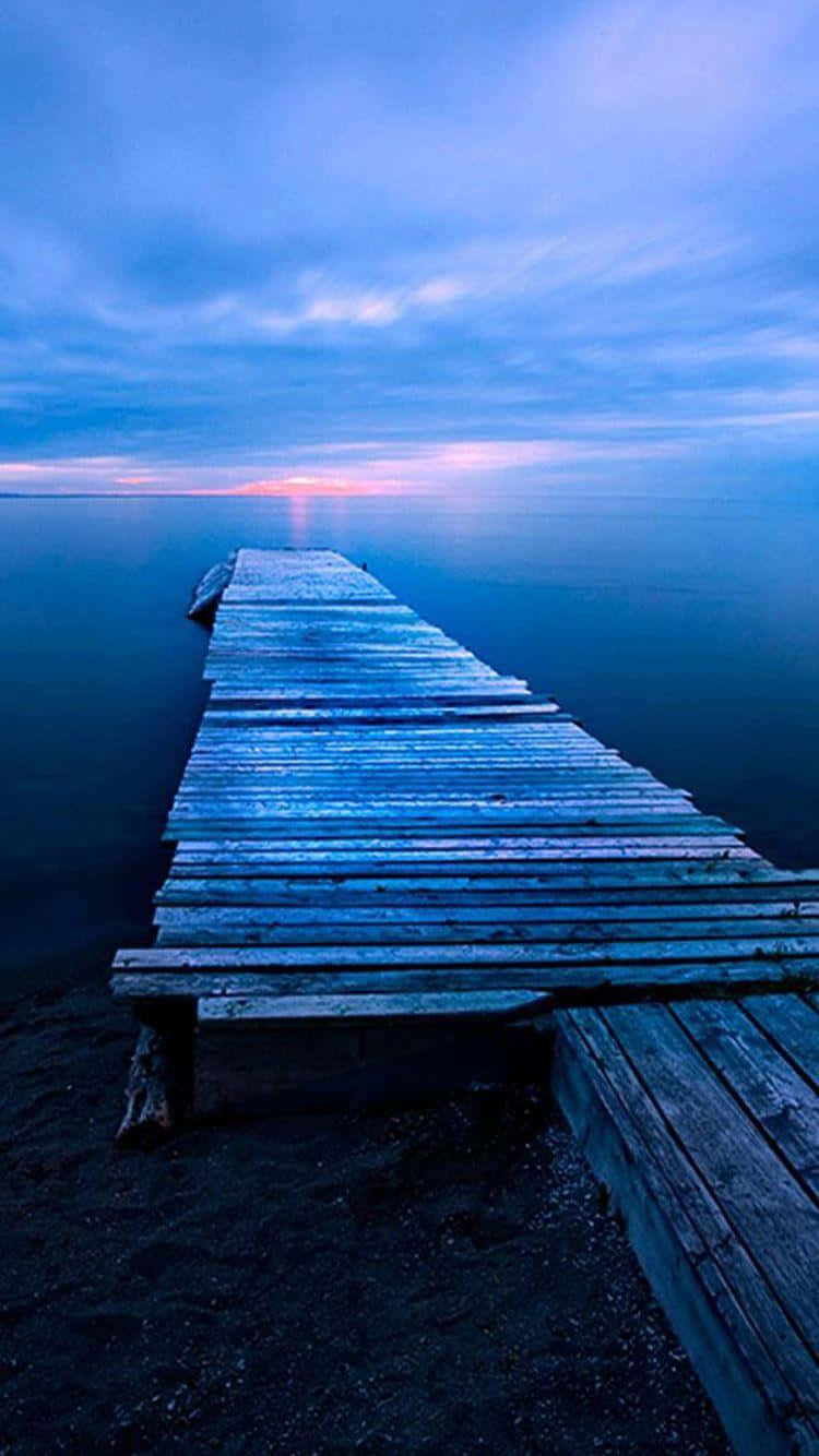 Serene Lake Pierat Twilight Wallpaper