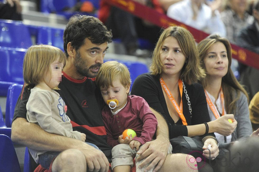 Sergi Bruguera With Family Wallpaper