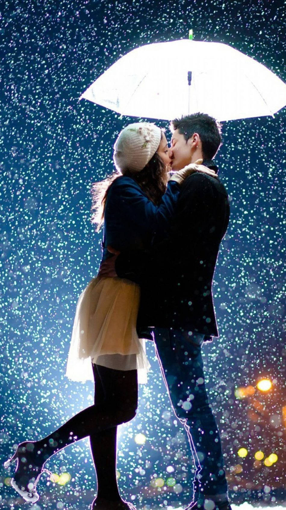 Sharing An Umbrella And Kissing Hd Wallpaper