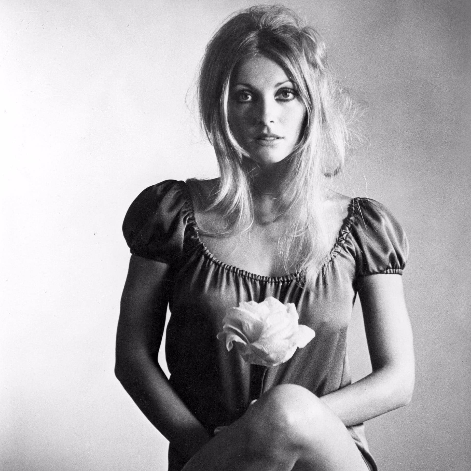 Sharon Tate White Flower Wallpaper