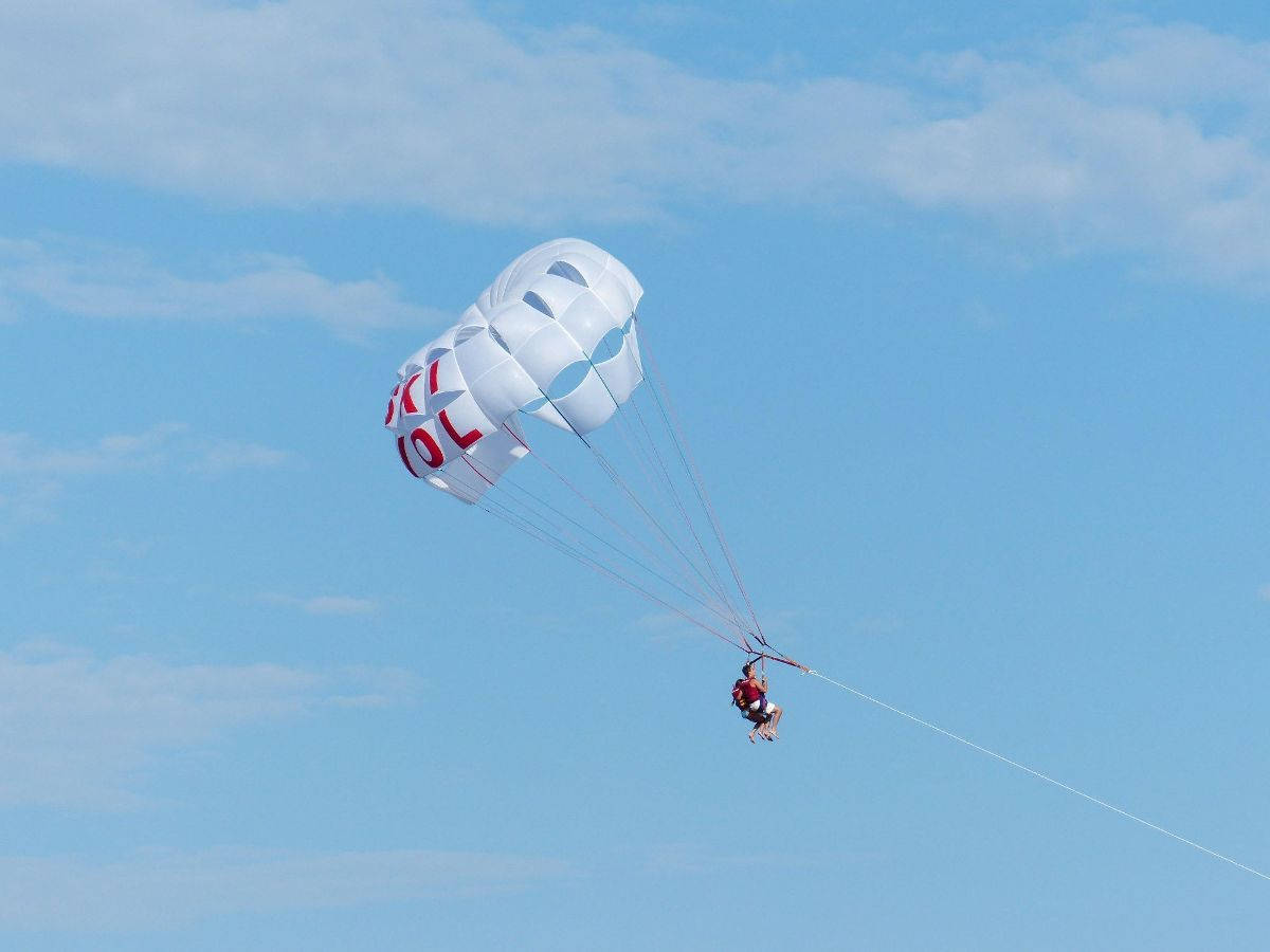 Side View Of Parasailer Wallpaper