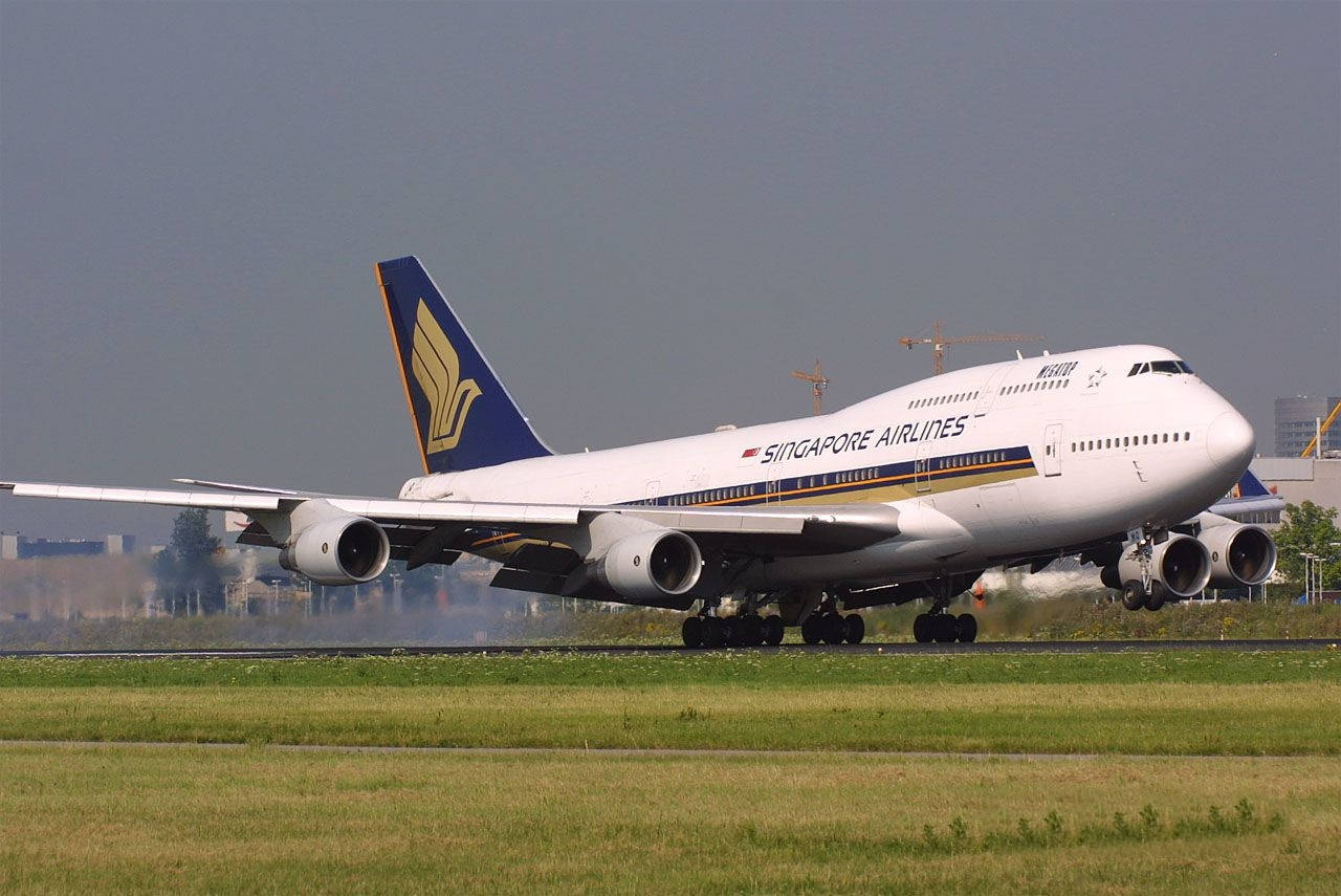 Singapore Airlines Runway Airplane Wallpaper