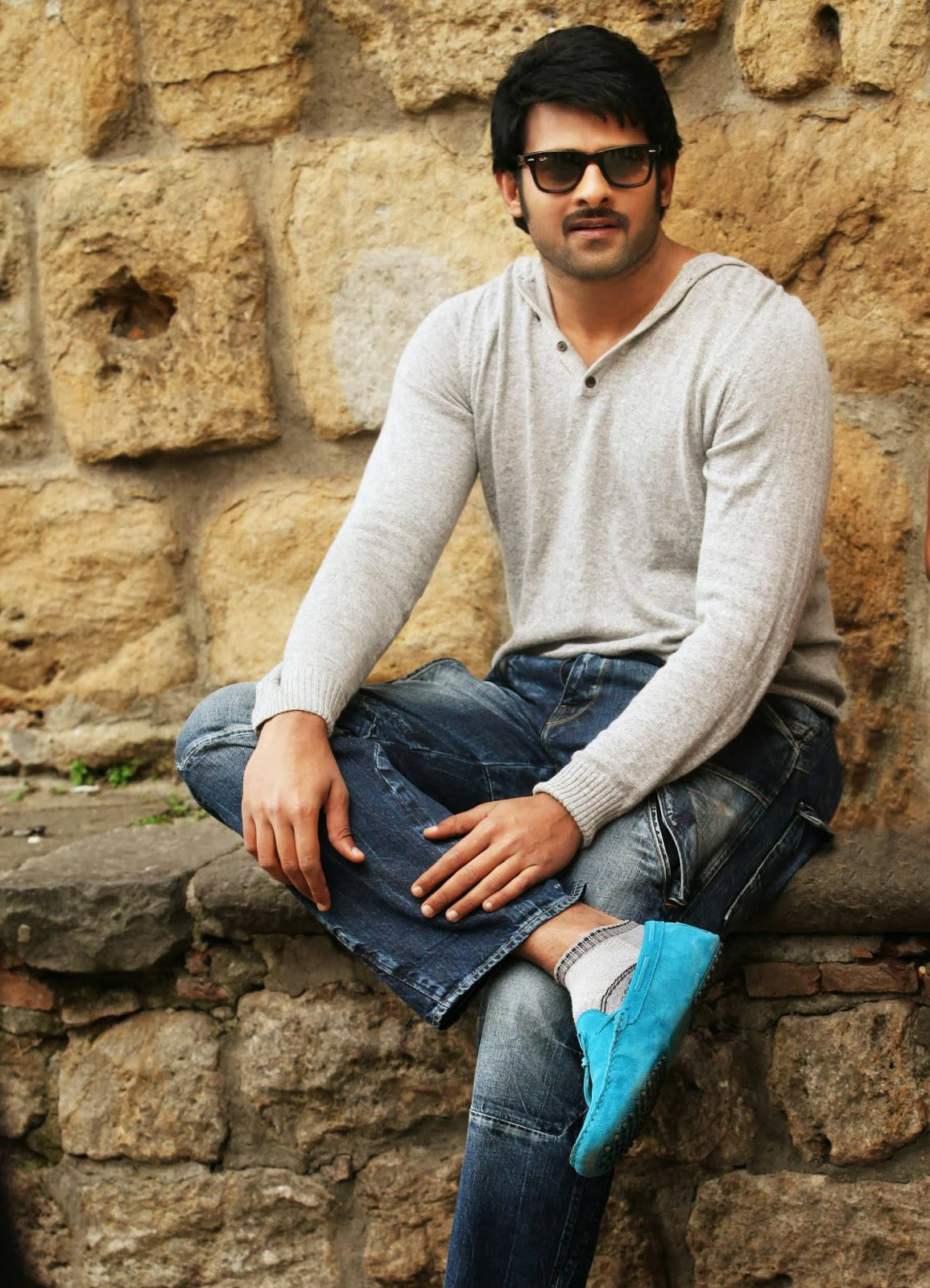 Sitting Prabhas Mirchi Wallpaper