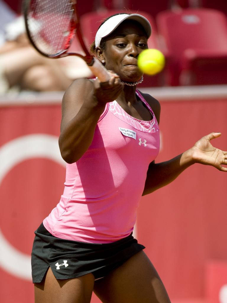 Sloane Stephens Hitting A Tennis Ball Wallpaper