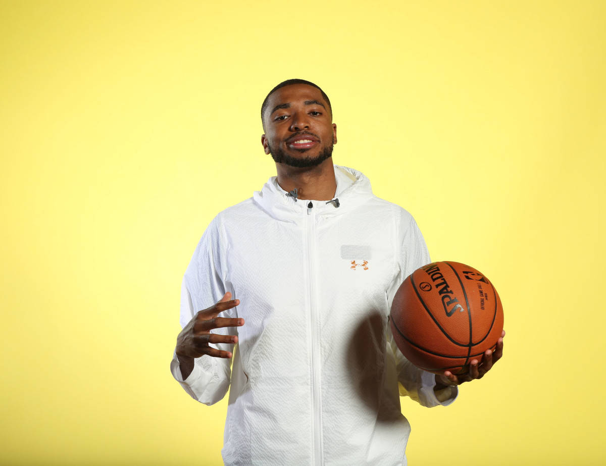 Small Forward Player Mikal Bridges Wallpaper