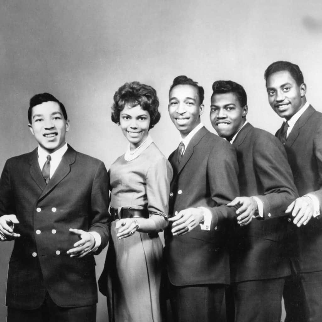 Smokey Robinsonand The Miracles Group Portrait Wallpaper