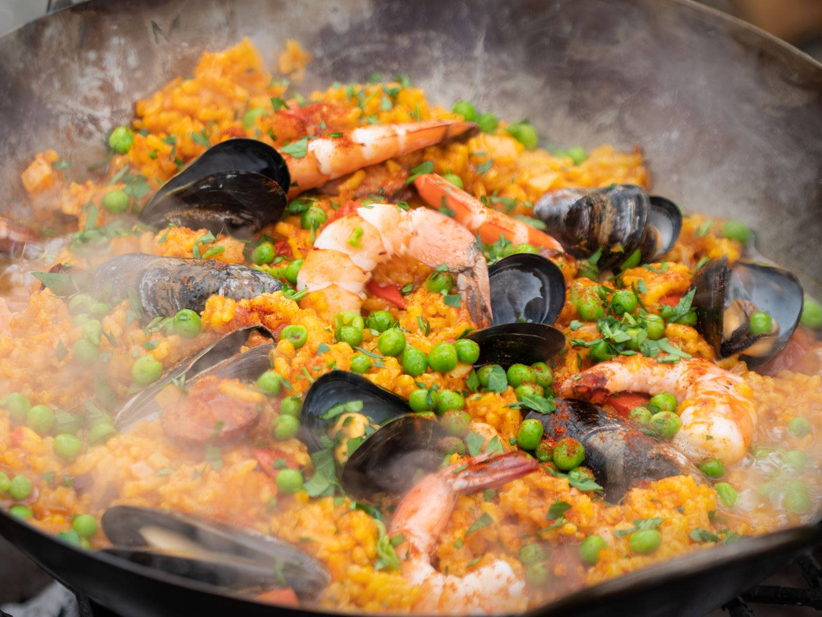 Smoking Hot Paella With Green Peas Wallpaper