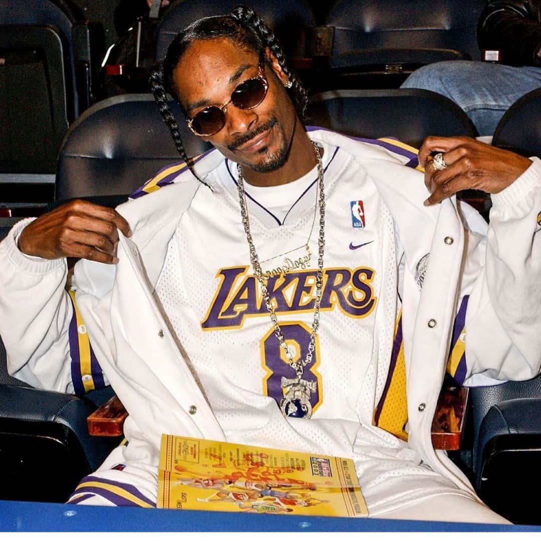 Snoop Dogg Is Wearing Sunglasses Wallpaper