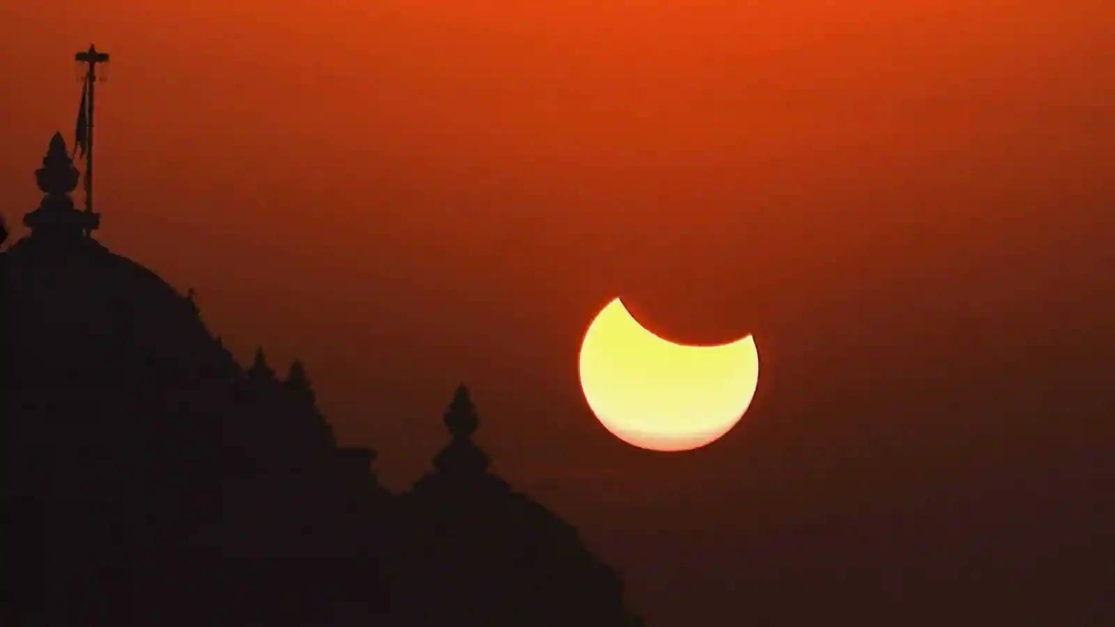 Solar Eclipse Near Dusk Church Wallpaper