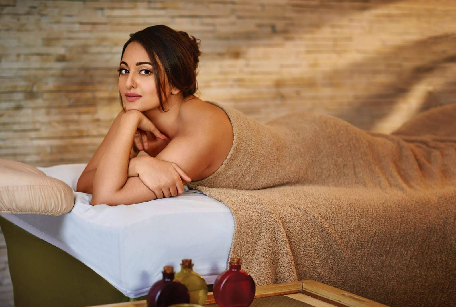 Sonakshi Sinha Massage Photoshoot Wallpaper