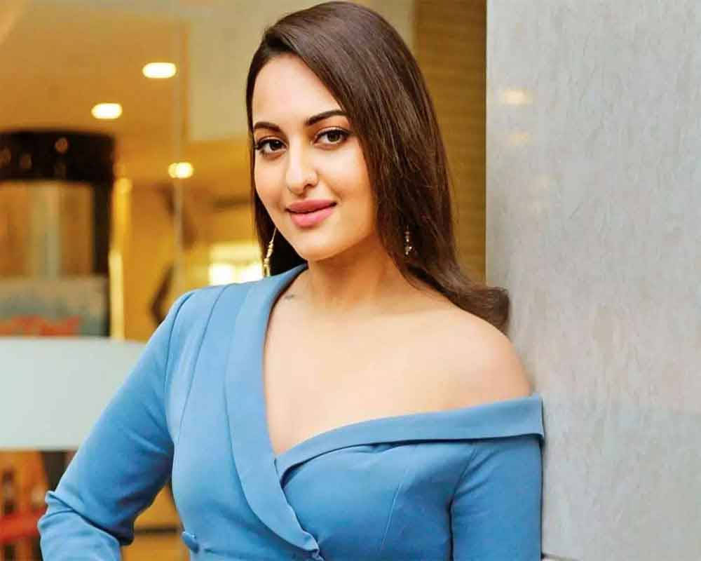 Sonakshi Sinha Pretty Face Wallpaper