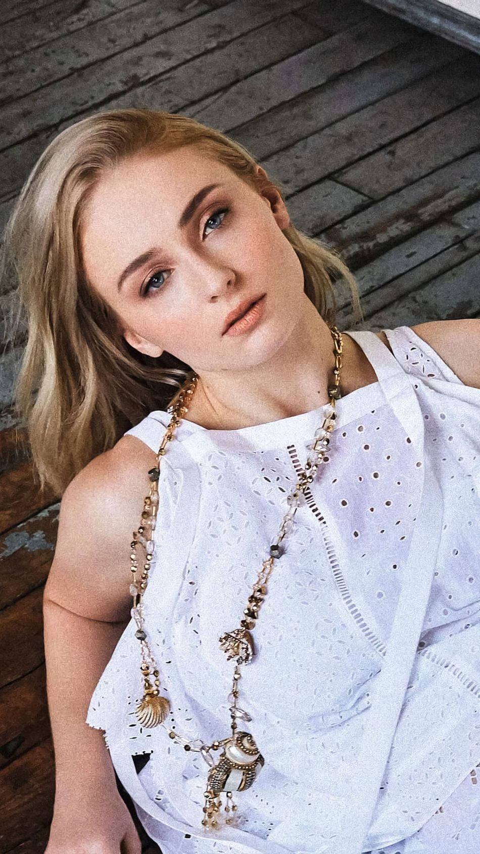 Sophie Turner In White Dress Wallpaper