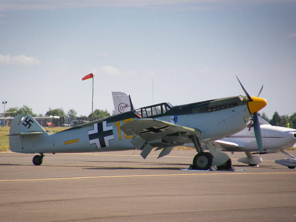 Spanish Version Of German Ww2 Fighters Wallpaper