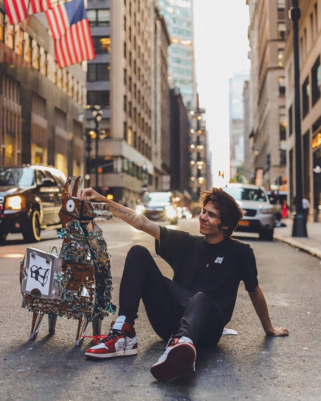 Spanish Youtuber Elrubiusomg Exploring The Streets Of New York City Wallpaper