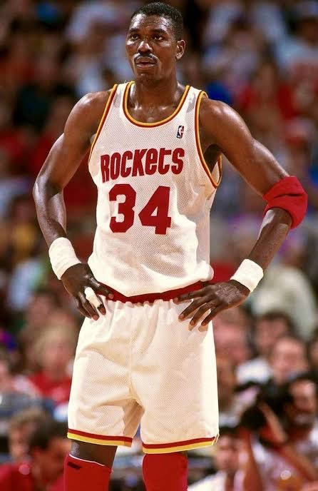 Standing Hakeem Olajuwon Wallpaper