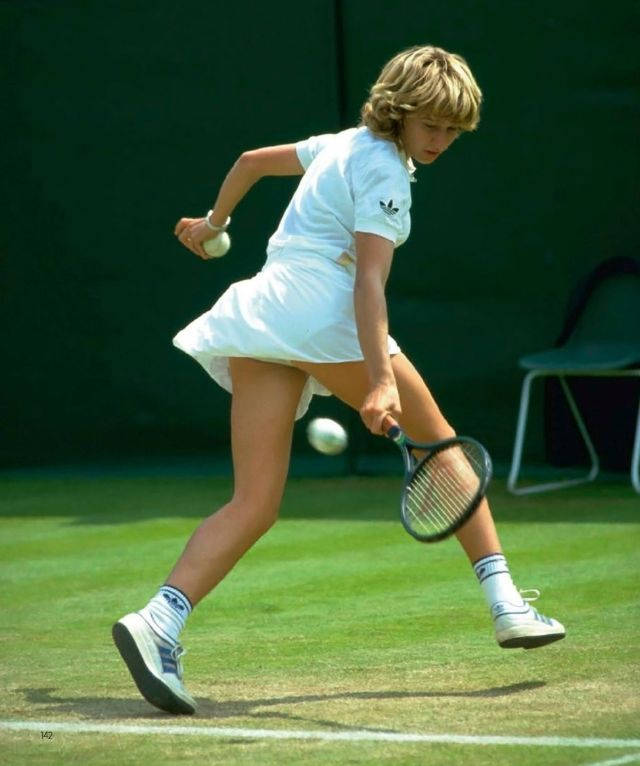 Steffi Graf Running After A Ball Wallpaper