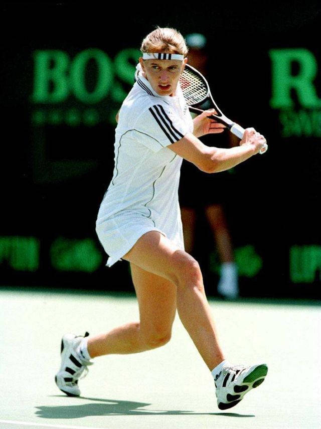 Steffi Graf Running In The Court Wallpaper