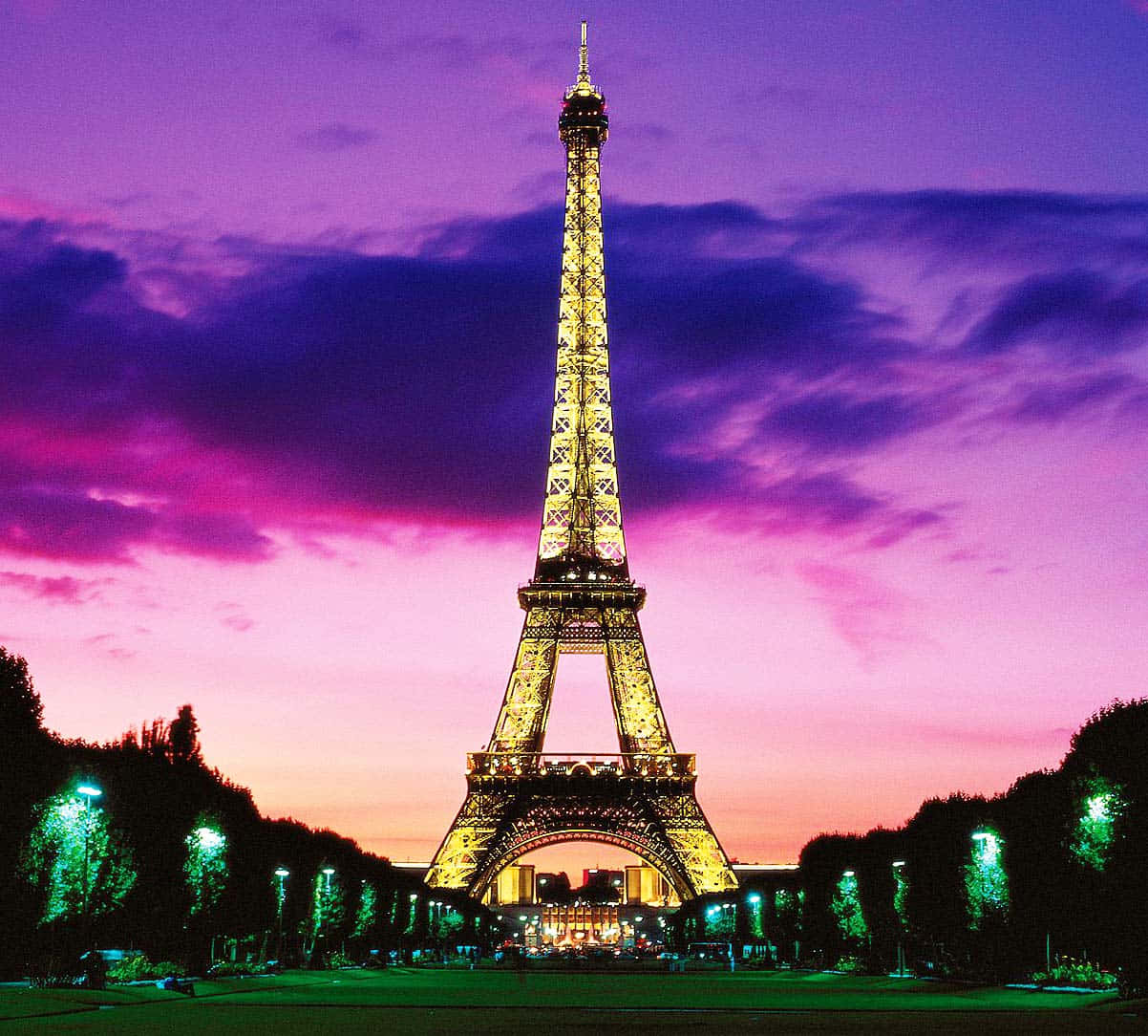 Step Up Your Style Game This Season With Iconic Parisian Chic. Wallpaper