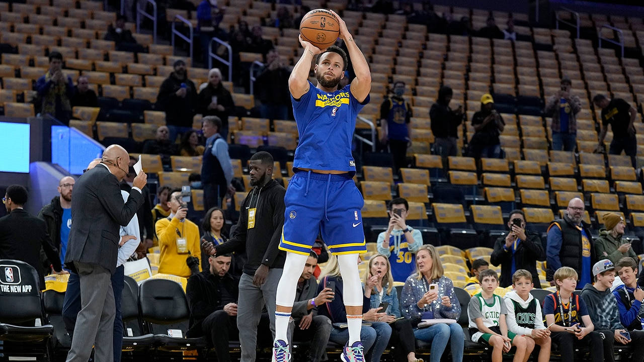 Steph Curry During A Warm-up Drill Wallpaper