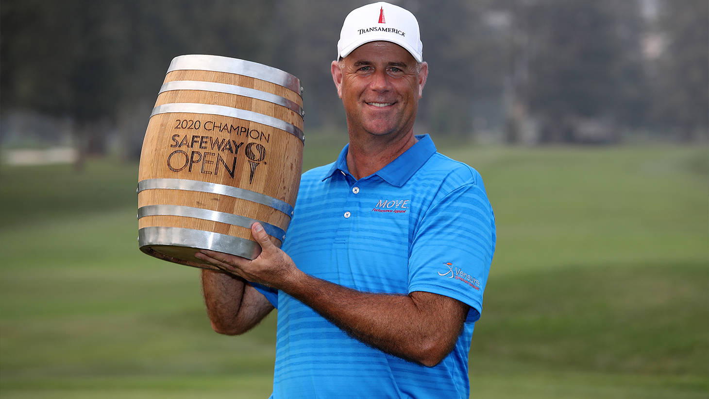 Stewart Cink Triumphantly Holding Barrel Wallpaper