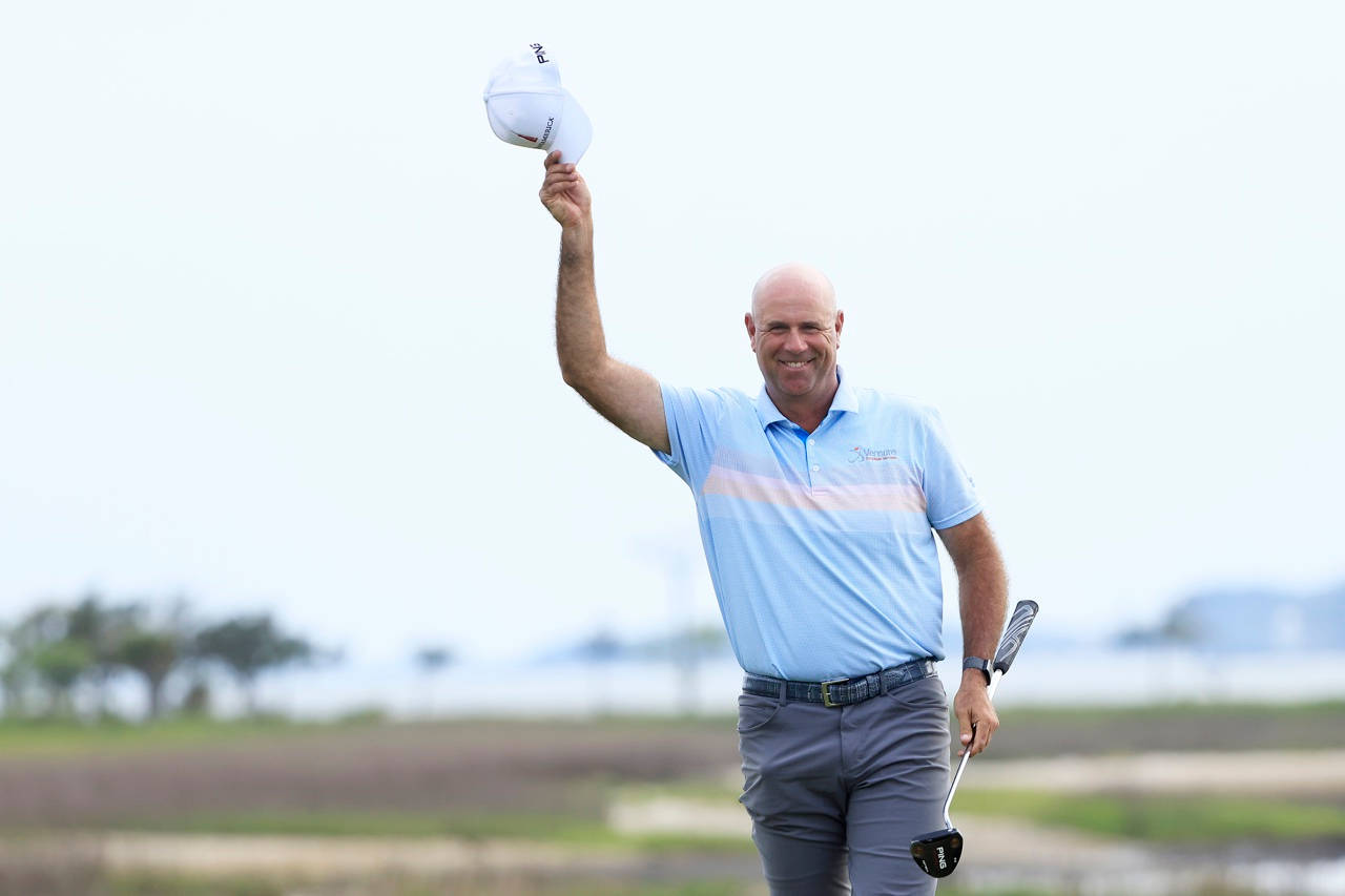 Stewart Cink Waving His Cap Wallpaper