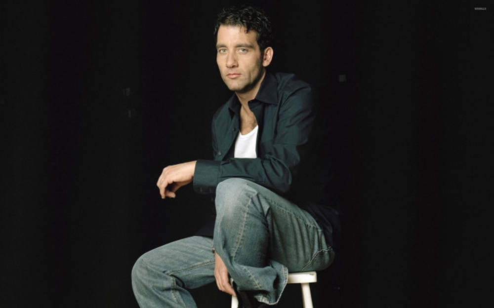 Stool Clive Owen Wallpaper