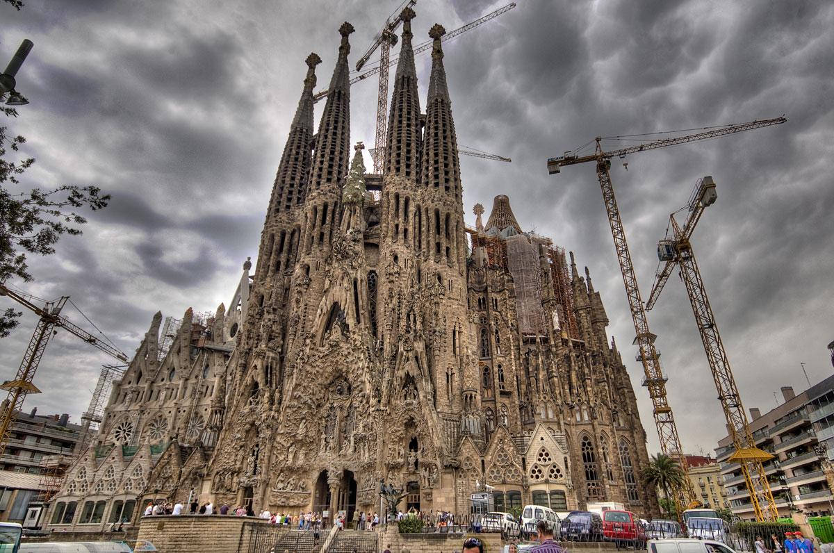 Storming Gray Skies Sagrada Familia Wallpaper